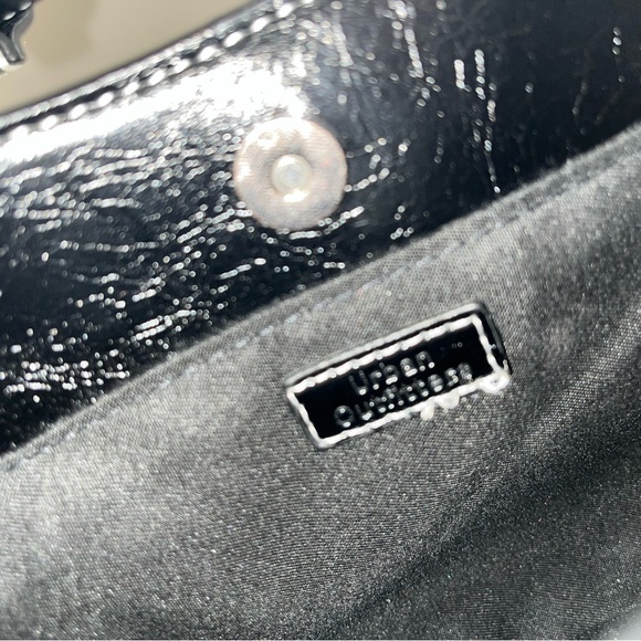 fake leather purse w detachable silver chain - Picture 2 of 4